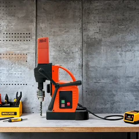 Potente taladro de asiento magnético con carga inalámbrica integrada